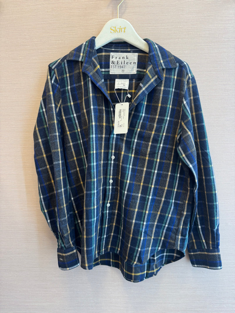 FRANK & EILEEN TAILORED BUTTON UP SHIRT