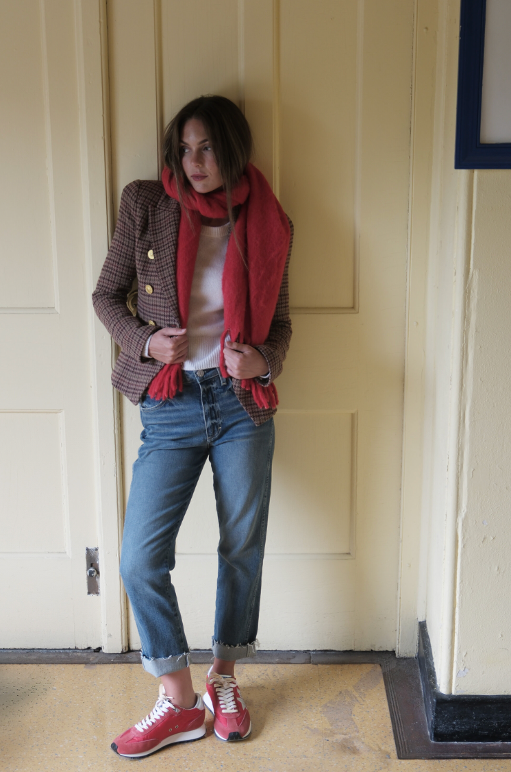 AMO CHLOE CROP WITH RAW HEM